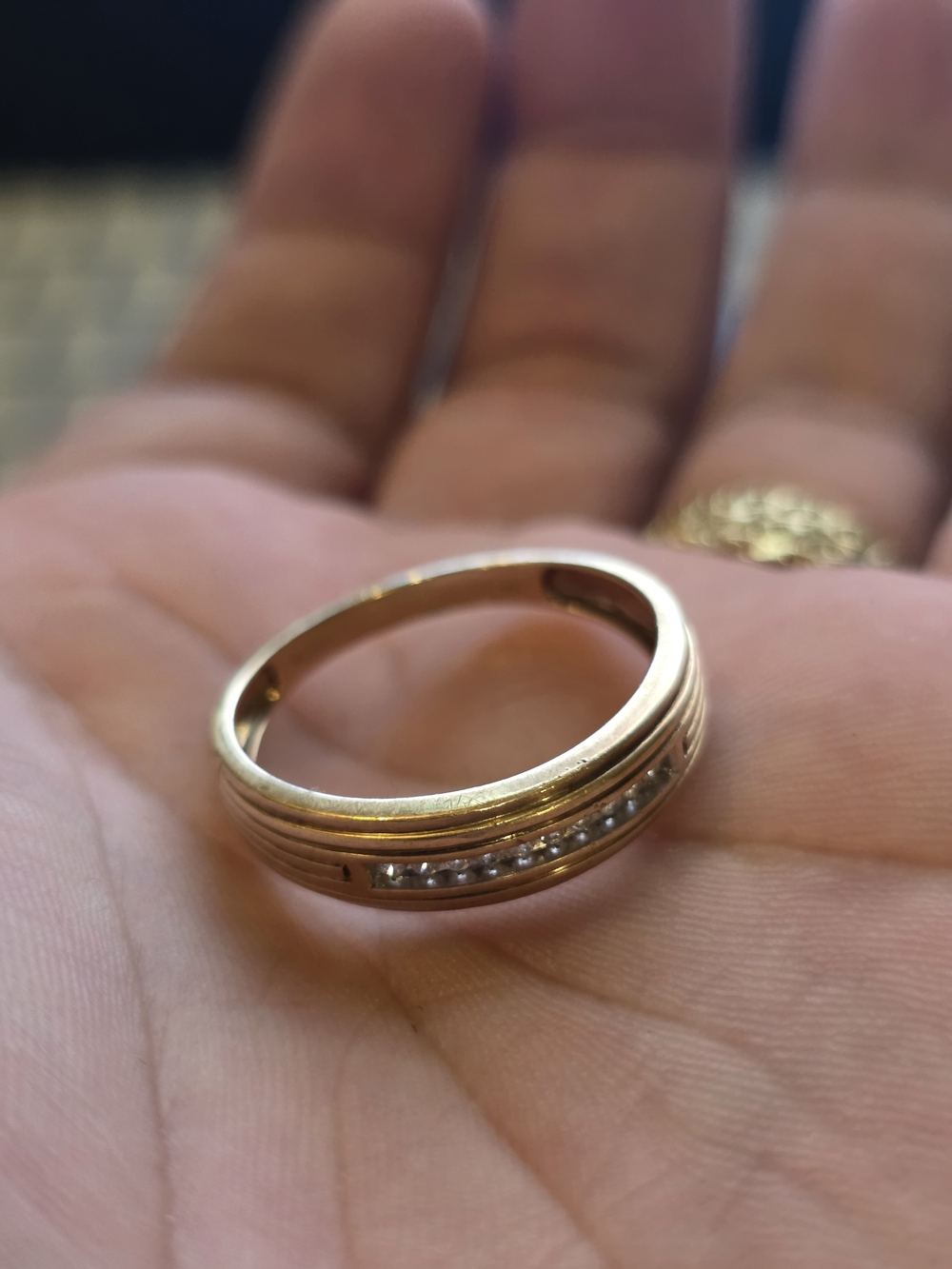 10k Gold Ridge Diamond Lines Ring - REAL GOLD 11